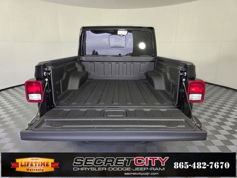New 2025 Jeep Gladiator Sport image 28