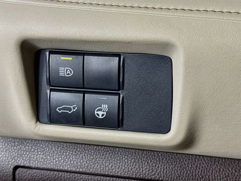 Used 2020 Toyota Highlander Limited FWD image 15