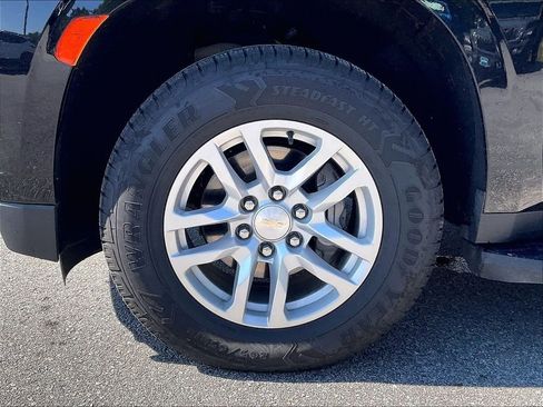 Used 2021 Chevrolet Suburban LS w/ Driver Alert Package AWD/4WD image 7
