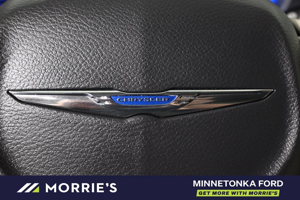 Used 2017 Chrysler Pacifica Limited FWD image 42