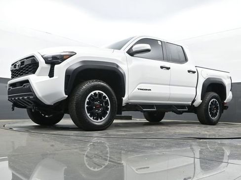 Used 2024 Toyota Tacoma TRD Off-Road image 27