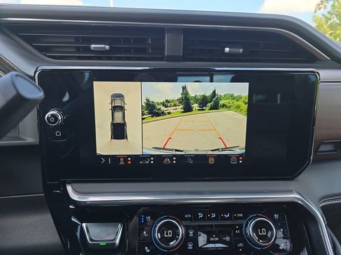 Used 2024 GMC Sierra 3500 Denali Ultimate AWD/4WD image 25