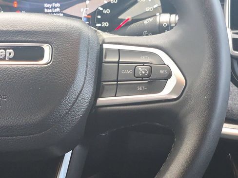 Used 2025 Jeep Compass Latitude w/ Sun & Sound Group AWD/4WD image 24