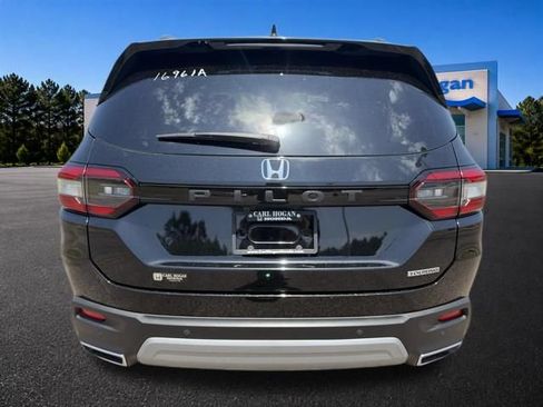 Used 2023 Honda Pilot Touring image 13