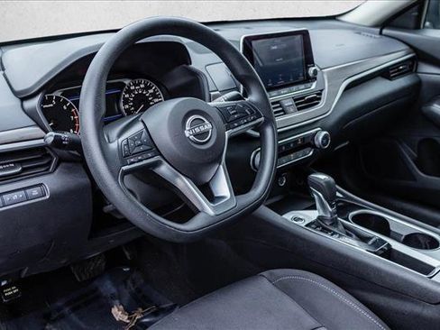 Used 2024 Nissan Altima 2.5 SV image 10