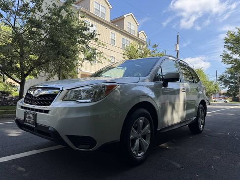 Used 2014 Subaru Forester 2.5i Premium w/ Popular Package #1 AWD/4WD image 2