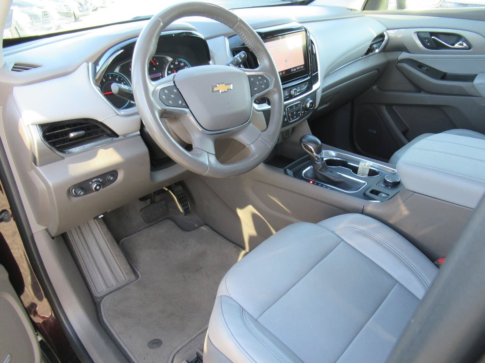 Used 2021 Chevrolet Traverse LT w/ LT Premium Package AWD/4WD image 15