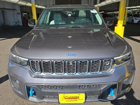 Used 2022 Jeep Grand Cherokee Overland w/ Advanced Protech Group III image 3