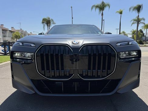 Used 2026 BMW 740i w/ Premium Package RWD image 11
