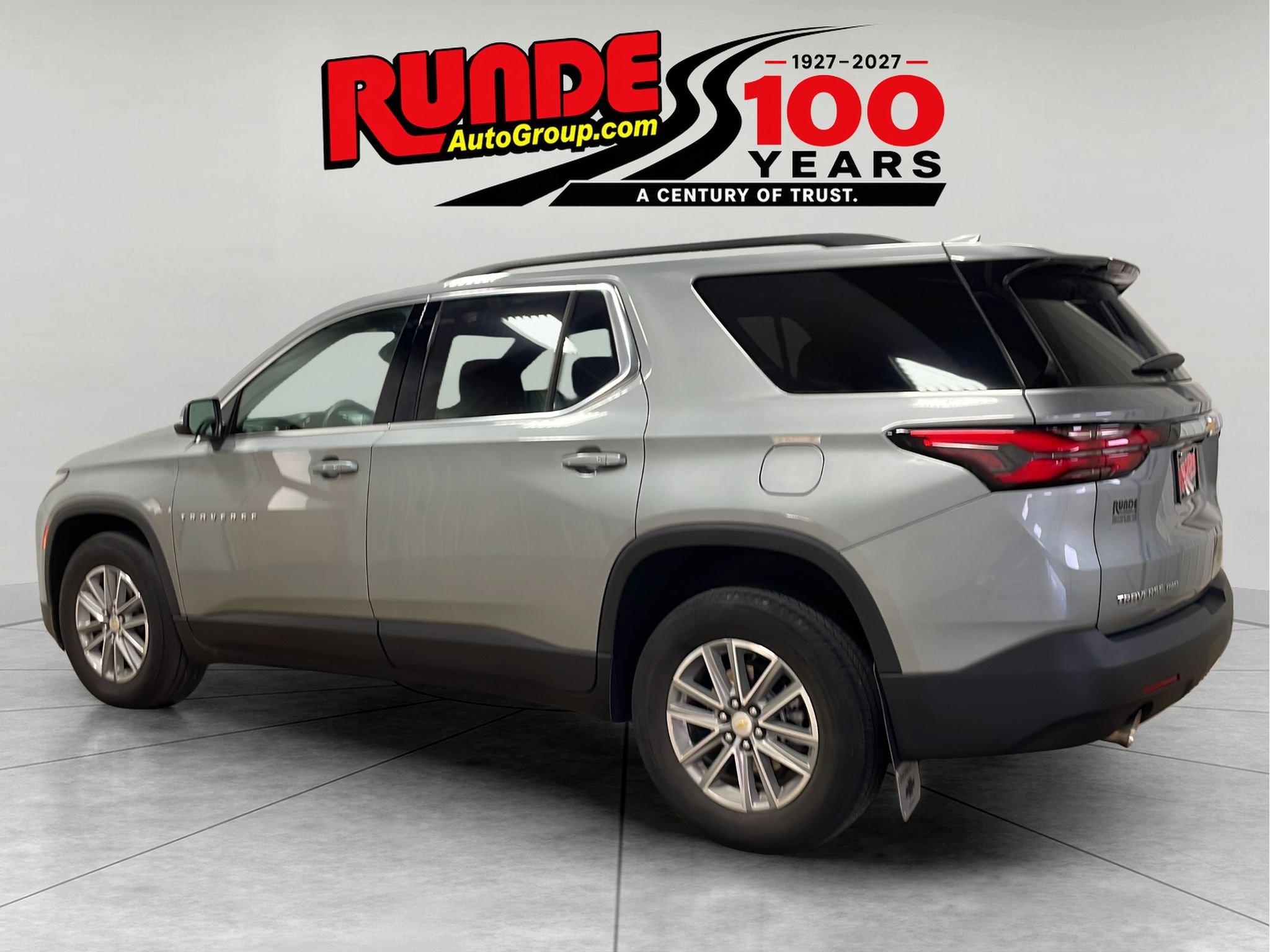 Used 2023 Chevrolet Traverse LT AWD/4WD image 3