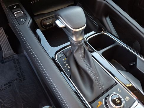 Used 2024 Kia Telluride EX w/ EX Captain's Chair Package image 16