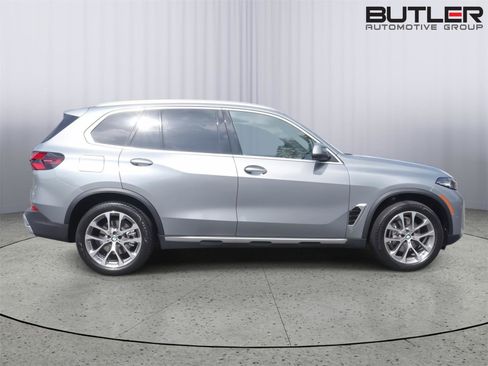 Used 2024 BMW X5 xDrive40i w/ Parking Assistance Package image 8