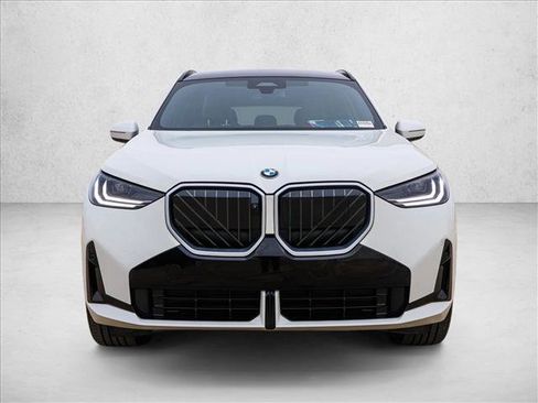 Used 2025 BMW X3 xDrive30i image 2