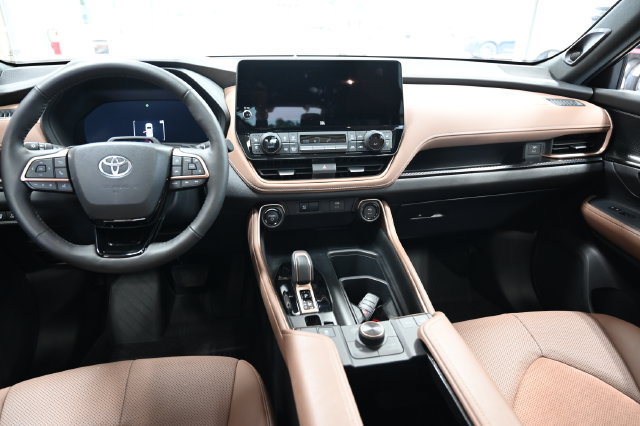 Certified 2026 Toyota Grand Highlander AWD Hybrid image 14
