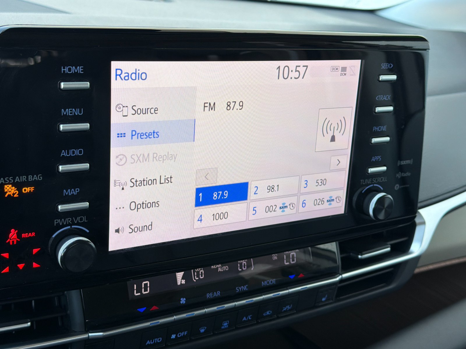 Used 2022 Toyota Sienna XLE FWD image 22