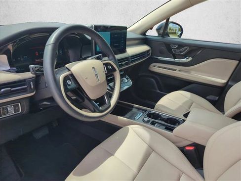 Used 2025 Lincoln Corsair FWD image 9