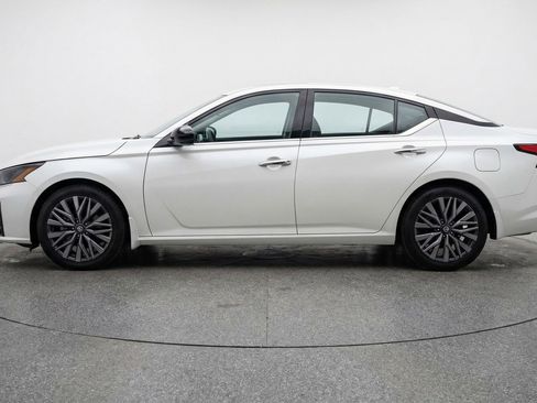 Used 2025 Nissan Altima 2.5 SV FWD image 5