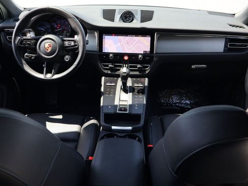 Certified 2026 Porsche Macan AWD/4WD image 21