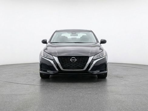 Used 2025 Nissan Altima 2.5 SV image 2