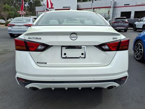 Used 2023 Nissan Altima 2.5 SV w/ SV Premium Package image 2