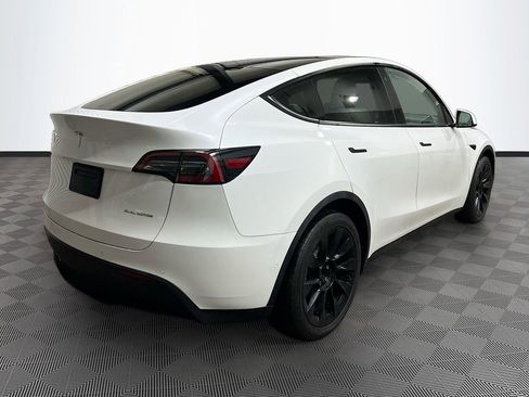 Used 2022 Tesla Model Y Long Range image 7