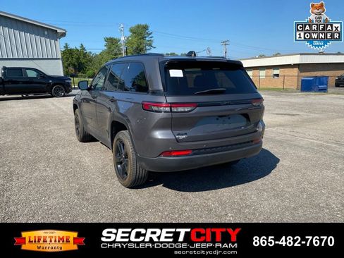 Used 2023 Jeep Grand Cherokee Altitude AWD/4WD image 7