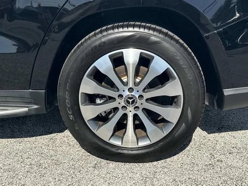 Used 2018 Mercedes-Benz GLS 450 4MATIC w/ Premium Package image 16