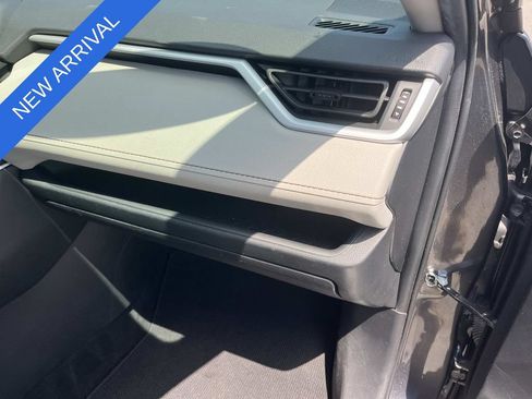 Used 2020 Toyota RAV4 XLE AWD/4WD image 25