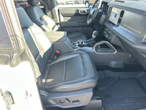 Used 2025 Ford Bronco Badlands image 14
