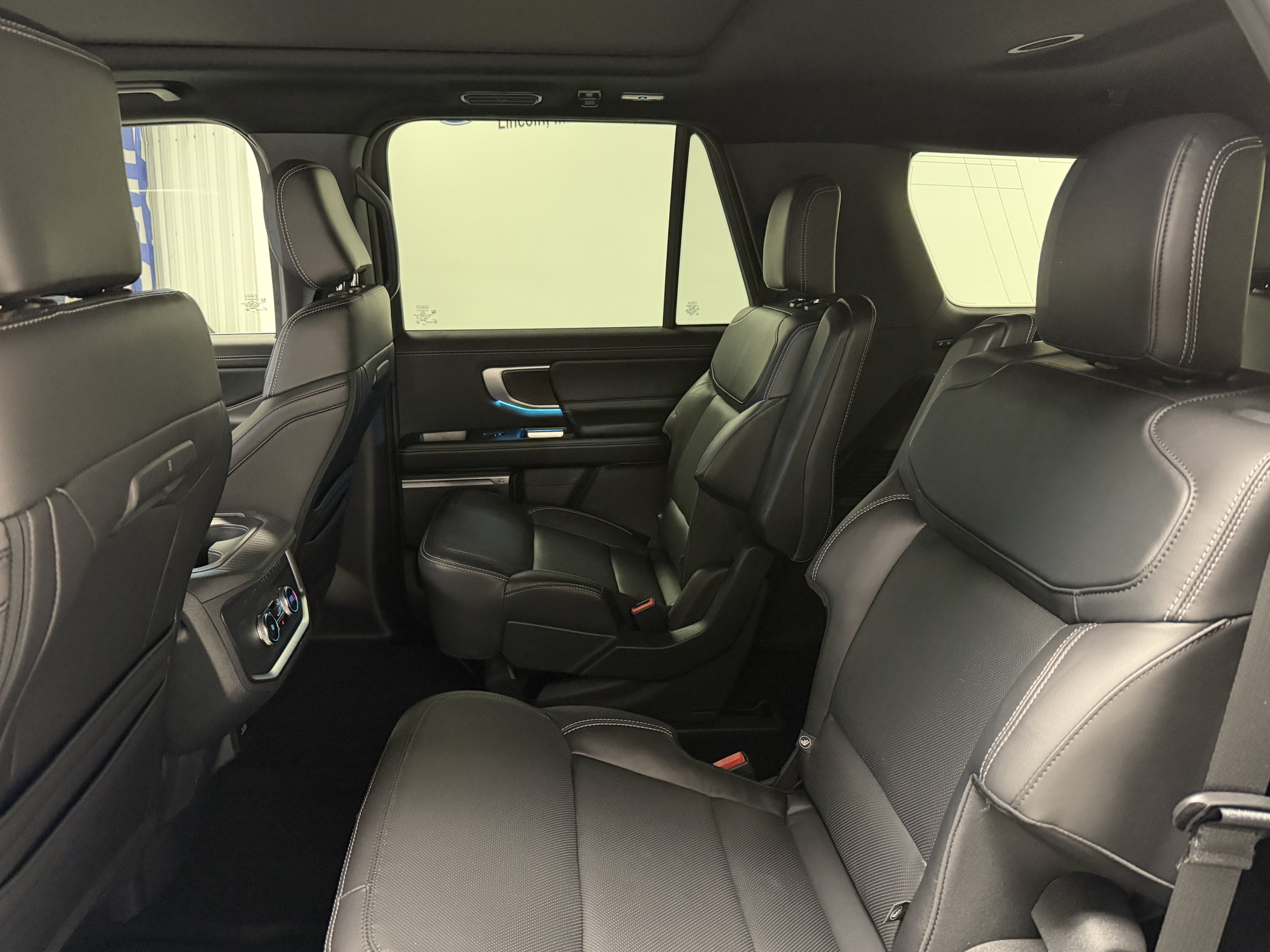 Used 2025 Ford Expedition Platinum w/ Stealth Appearance Package AWD/4WD image 23