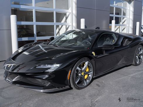 Used 2021 Ferrari SF90 Stradale image 1