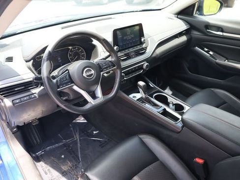 Used 2025 Nissan Altima 2.5 SR FWD image 9