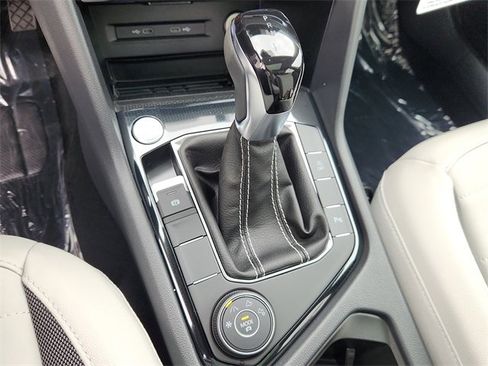 New 2025 Volkswagen Taos SE image 13