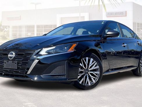 Used 2025 Nissan Altima 2.5 SV image 29