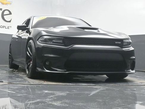 Used 2017 Dodge Charger R/T image 3