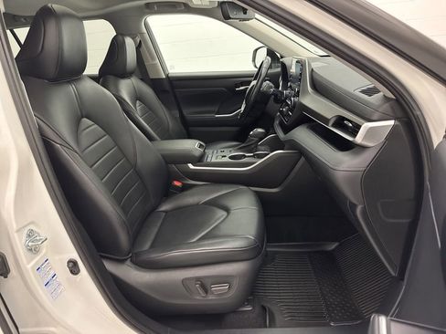 Used 2021 Toyota Highlander XLE AWD/4WD image 59