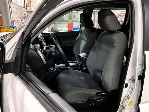 Used 2017 Toyota Tacoma SR5 w/ Tow Package image 8