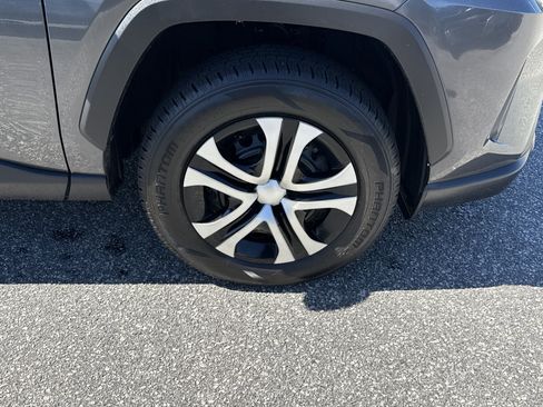 Used 2020 Toyota RAV4 LE AWD/4WD image 13