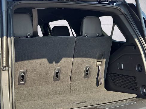 Used 2025 Chevrolet Tahoe Z71 AWD/4WD image 9