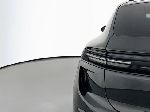 Certified 2024 Porsche Macan Turbo Electric AWD/4WD image 16