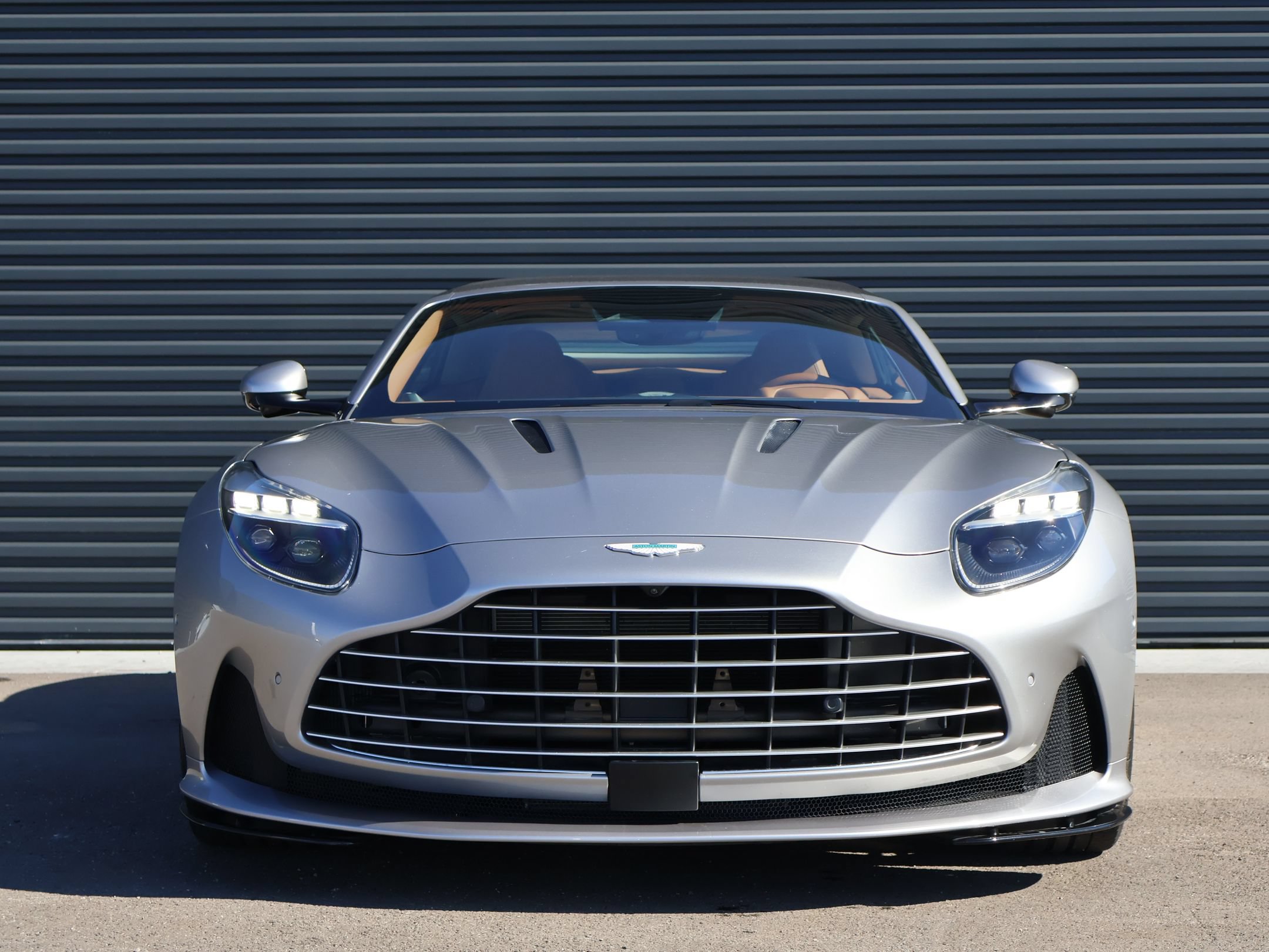 Used 2024 Aston Martin DB12 Convertible RWD image 2