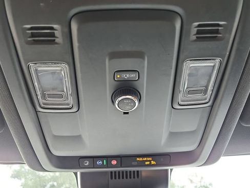 Used 2025 Chevrolet Suburban Z71 AWD/4WD image 52