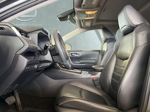 Used 2019 Toyota RAV4 XLE Premium FWD image 7