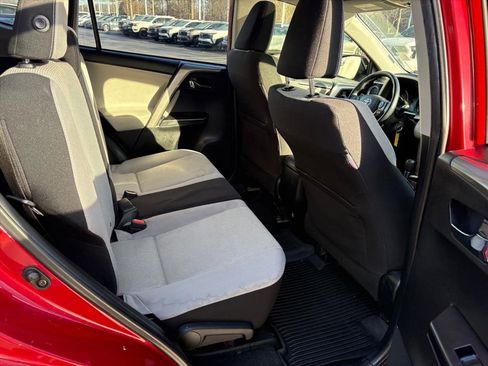 Used 2017 Toyota RAV4 XLE image 17