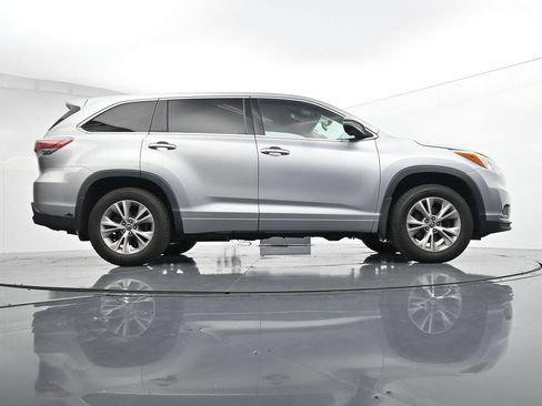 Used 2016 Toyota Highlander Plus AWD/4WD image 24