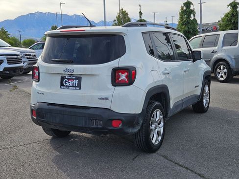 Used 2016 Jeep Renegade Latitude AWD/4WD image 3