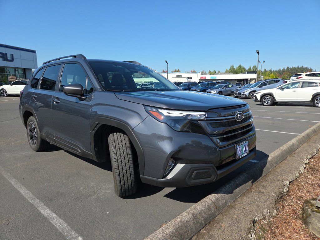 Used 2025 Subaru Forester Premium AWD/4WD image 1