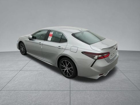 Used 2023 Toyota Camry SE FWD image 6