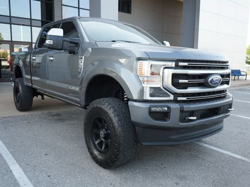 Used 2022 Ford F350 Platinum AWD/4WD image 2