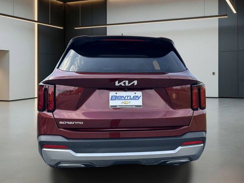 Used 2024 Kia Sorento EX w/ Panoramic Sunroof Package FWD image 4